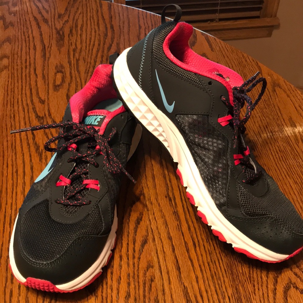 Nike tennis shoes